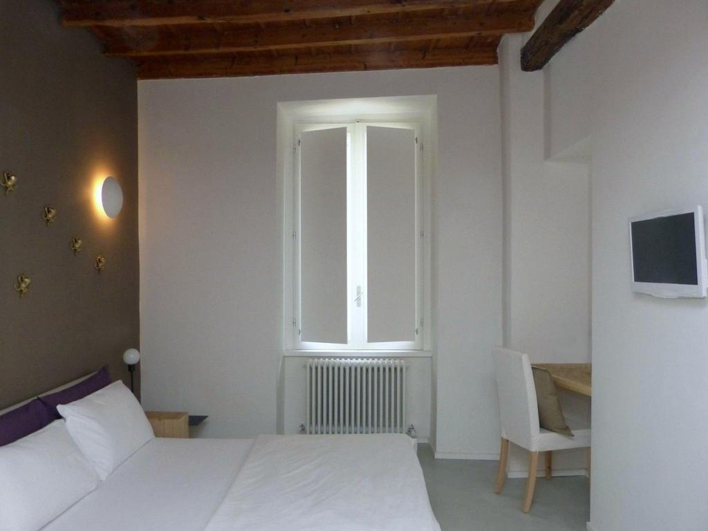 Fontana Rooms Lake Como Rum bild
